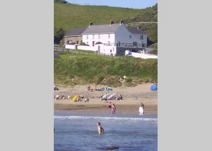 Nolton Haven Farmhouse Apartment, Sea Views
