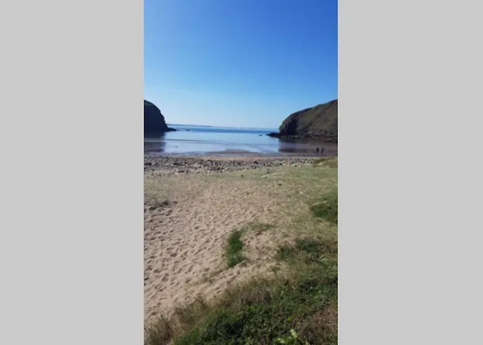 Nolton Haven Farmhouse Apartment, Sea Views