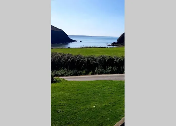 Nolton Haven Farmhouse Apartment, Sea Views